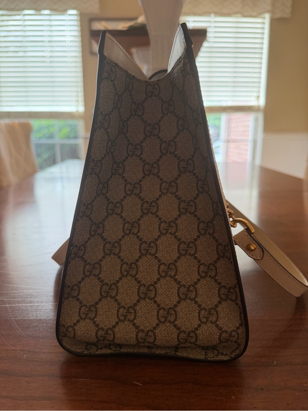 Gucci Padlock GG Supreme Tote - Picture 5 of 11